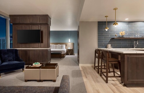 Downtown San Diego Hotel | Carte Hotel San Diego Downtown, Curio Collection by Hilton