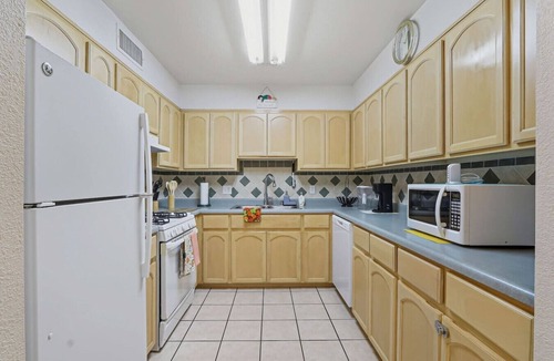El Paso House | Casa de la Abuelita/Near I-10
