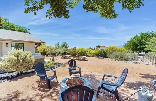 Cottonwood House | Casa de SOM - Pet & Visitor Friendly - Proceeds all go to SOM Non-Profit