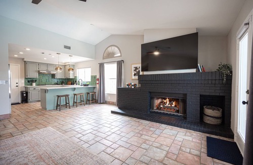 Paradise House | Casa Leon: 4BR House w/Pool near Strip!