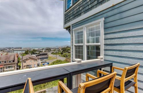 Newport House | Castello Del Mare - Ocean views Hot tub Dogs OK