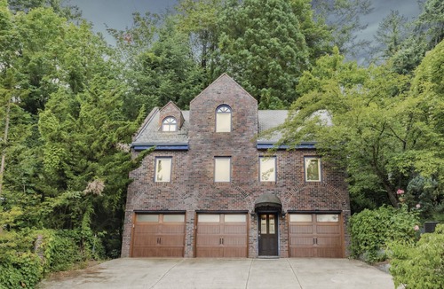 Southwest Hills House | Castle like home in SW PDX, close to downtown!