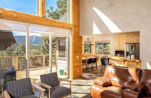 Castle Glen Estates House | Castle Rock. Spa, BBQ, and the Best Views. AC