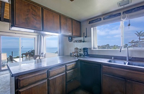Cardiff-by-the-Sea House | Catch some waves! Panoramic ocean views!- Cardiff Surfer's Hideaway