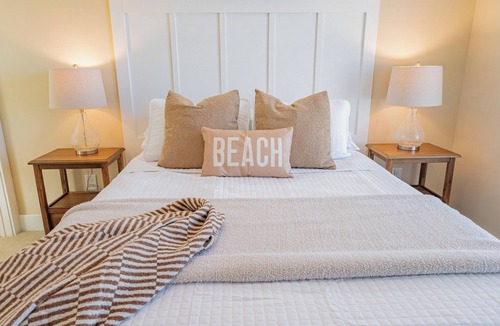 Colington Cottage | Catching Rays: Award-Winning Retreat + Pool