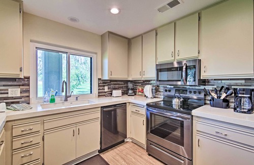 Palm Springs Condo | Cathedral City Condo on Golf Course w/Patio!