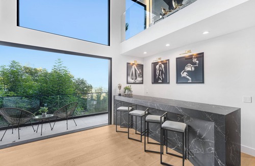 Hollywood Hills House | Caverna Estate - Luxury Hollywood Hills Estate w/Pool, Spa & Panoramic Views