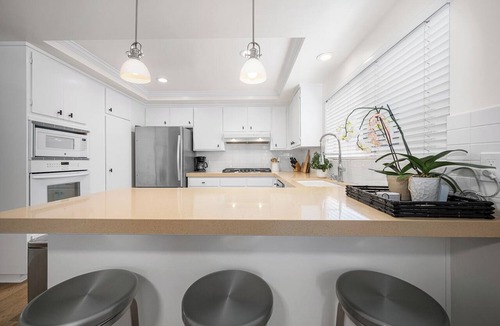 Corona del Mar Apartment | CDM Retreat w/Firepit & Fireplace