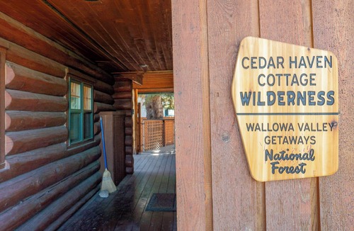 Enterprise House | Cedar Haven Cottage - Pet Friendly! Private BBQ, Deck & Yard