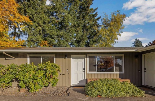 Cedar Mill Apartment | Cedar Mill Sanctuary Updated and Convenient