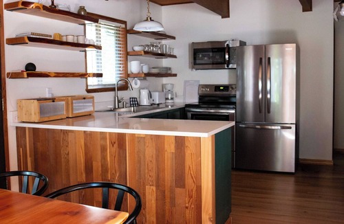Warnick Cabin | Cedar Sauna + EV Charger | ~30 mins to Mt Baker