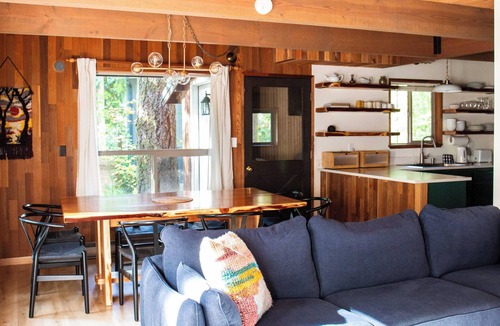 Warnick Cabin | Cedar Sauna + EV Charger | ~30 mins to Mt Baker