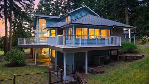 Freeland House | Cedar Sound by AvantStay