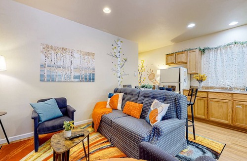 Stanwood Apartment | Cedars Hideaway B | Dog-friendly apartment in Stanwood with a fire table
