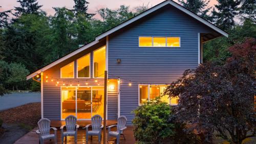 Clinton House | Cedarview Retreat by AvantStay