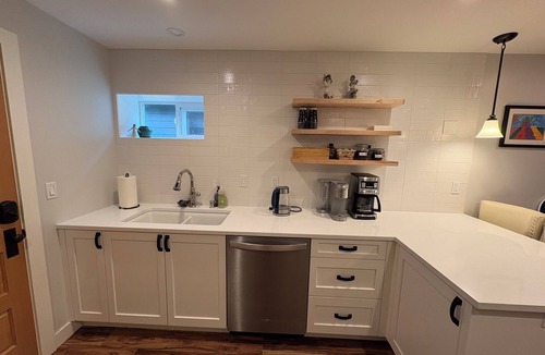 Mann Apartment | Central 2B Hideaway Near Downtown, Capitol Hill and Sports - Spacious & Walkable