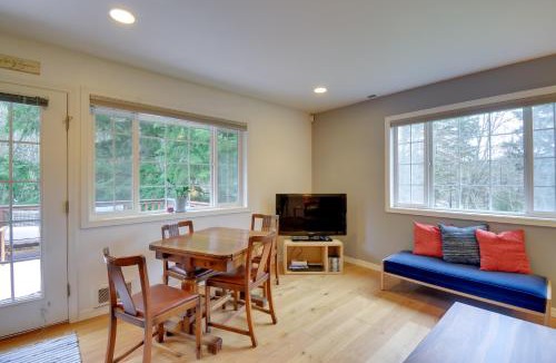 Rollingbay House | Central 4-Acre Cottage w/Deck: Walk to Bay!