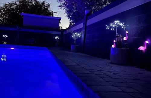 Downtown Las Vegas House | Central beautiful house with everything you need , Poll grele, Casita backyard.