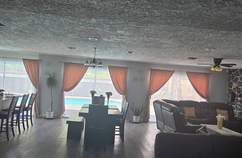 Downtown Las Vegas House | Central beautiful house with everything you need , Poll grele, Casita backyard.