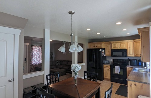 Logan House | Central Mountain Retreat - Sleeps 7