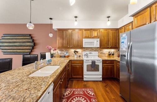 Post Falls Condo | Central Post Falls Condo with River View & Balcony BBQ