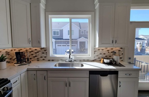 Bluffdale House | Centrally located at the point of the mountain