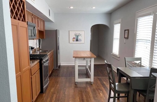 El Paso Cottage | Centrally Located Bungalow