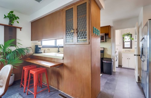 Harborview House | Centrally Located Little Italy Bayview House