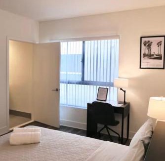 Hollywood House | Centrally Located Room