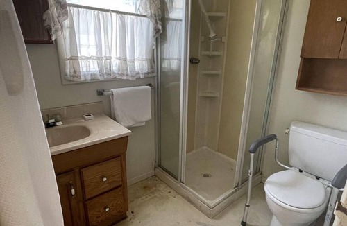 Pico Bed & Breakfast | Centrally located Cozy Santa Monica haven with backyard and parking!