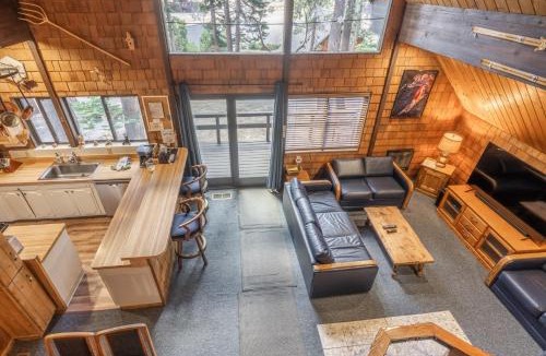 Mammoth Lakes Ski Chalet | Chalet 04 by Mammoth Mountain Chalets