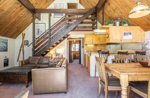Mammoth Lakes Ski Chalet | Chalet 15 by Mammoth Mountain Chalets