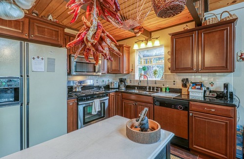 Arnold Cabin | Chalet with views, recreation facility, lake access - seasonal pool
