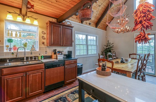 Arnold Cabin | Chalet with views, recreation facility, lake access - seasonal pool
