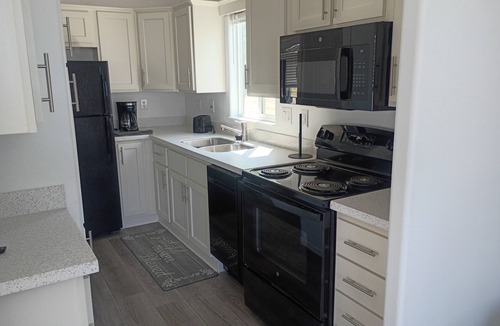 Ehrenberg Cottage | Charming 1-bedroom Park Model on the Colorado River