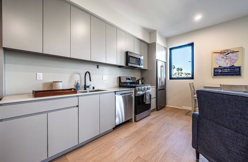 Koreatown Apartment | Charming 1-bedroom apartment with views and parking