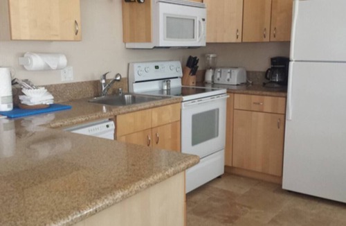 Solana Beach Resort | Charming 1-bedroom resort with AC, fitness room in serene Solana Beach