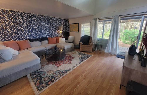 Cohassett Beach House | Charming 2-bd house in Westport, dog friendly, leisurely 8 min walk to beach