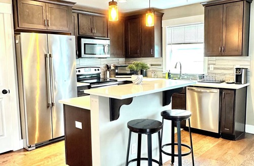 Hough Apartment | Charming 2-bedroom apartment in downtown Vancouver