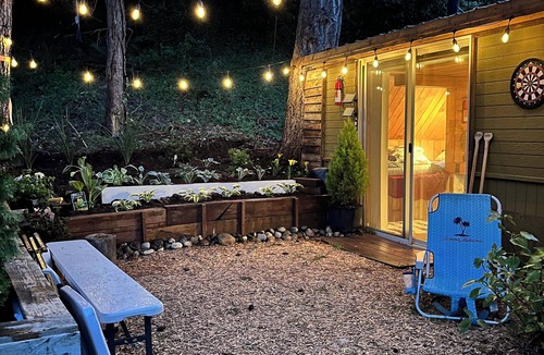 Auburn Cabin | Charming 2-bedroom cabin on the Lake with shower kayaking, fishing, breakfast