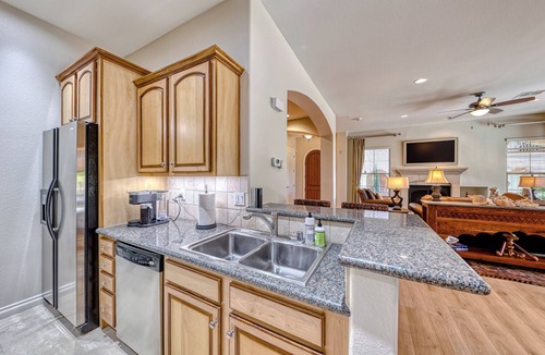 Lake Las Vegas Condo | Charming 2-bedroom condo in terrific Henderson with AC