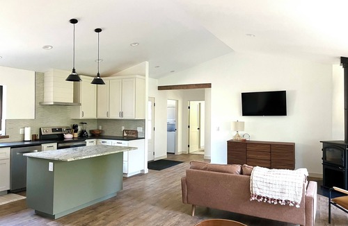 Hayden Cottage | Charming 2-bedroom cottage sourrounded by trees in Hayden with AC, WiFi!