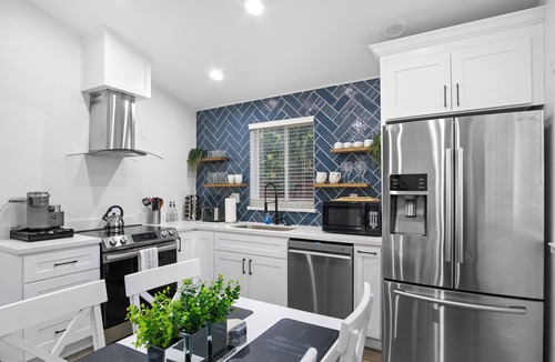 Lodi House | Charming 2-bedroom house in lovely Lodi with WiFi, AC