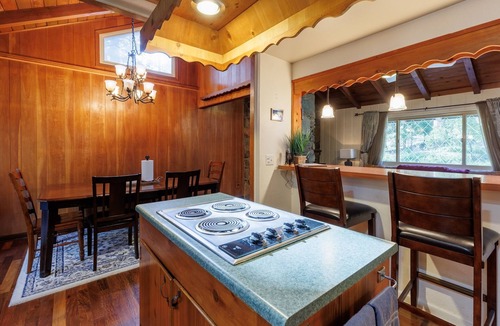 Idyllwild Cabin | Charming 2-bedroom cabin in Idyllwild, right on Strawberry Creek, close to town