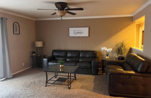 Las Vegas House | Charming 3-bedroom farmhouse with AC and WiFi in brilliant Las Vegas