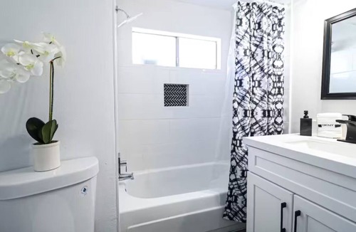 Paradise House | Charming 3-bedroom house in lively Las Vegas