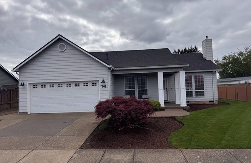 Canby House | Charming 3-bedroom Home in Canby