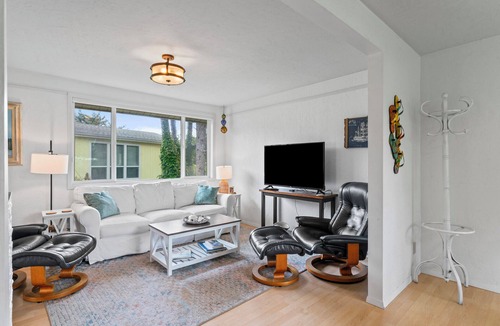 Florence House | Charming 3-bedroom house in quaint Heceta Beach Florence