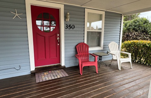 Florence House | Charming 3-bedroom house in delightful Florence w/WiFi Walk to Shops and River