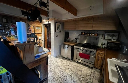 Big Bear City Ski Chalet | Charming 4-bedroom chalet with WiFi, AC in lovely Big Bear